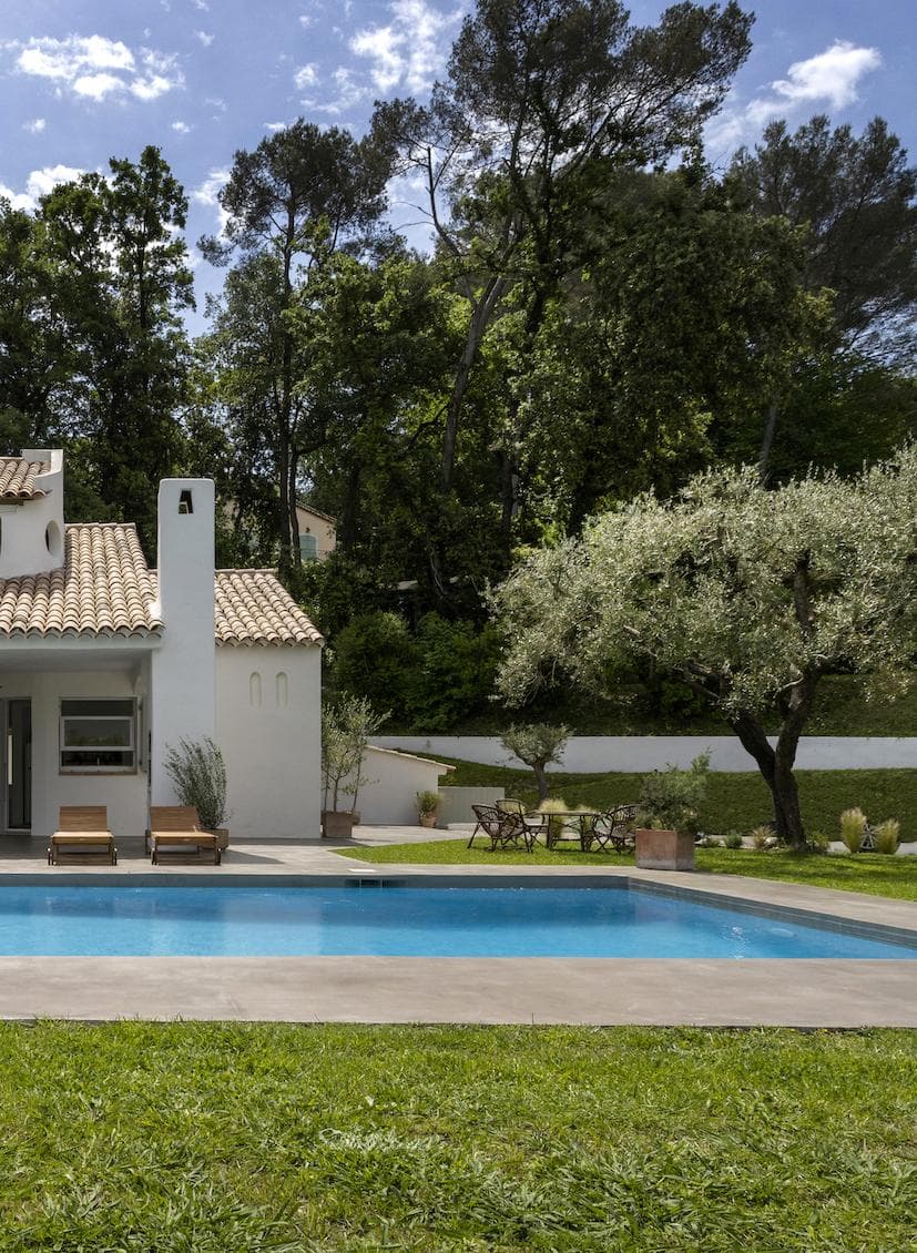 The beautiful Mediterranean garden and its swimming pool.
