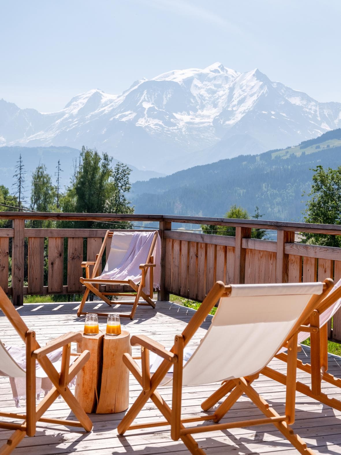 From the terrace, you can admire Mont Blanc.