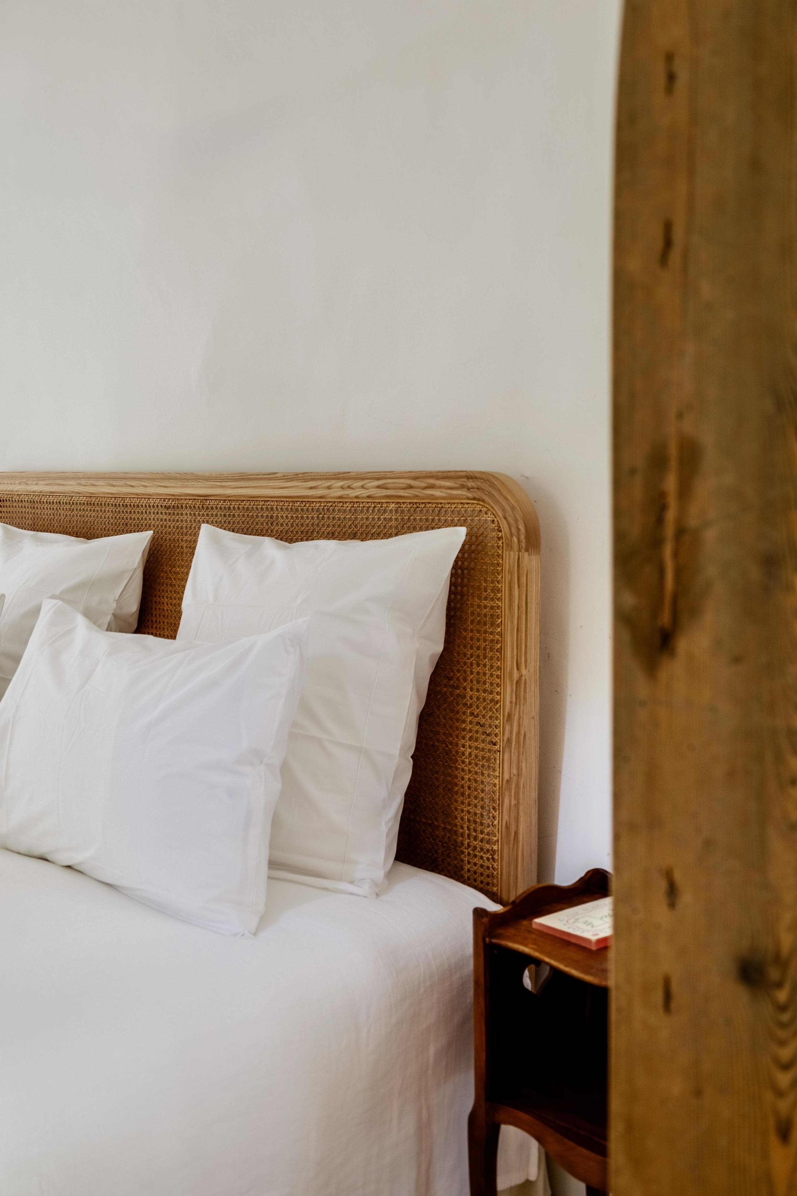 Dans les intérieurs, on découvre une jolie déco épurée.