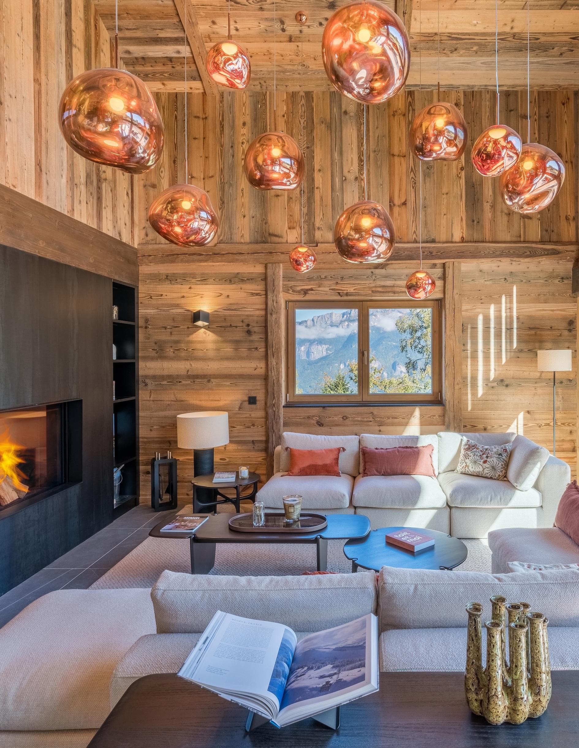 Le salon – pensé avec style – du chalet.