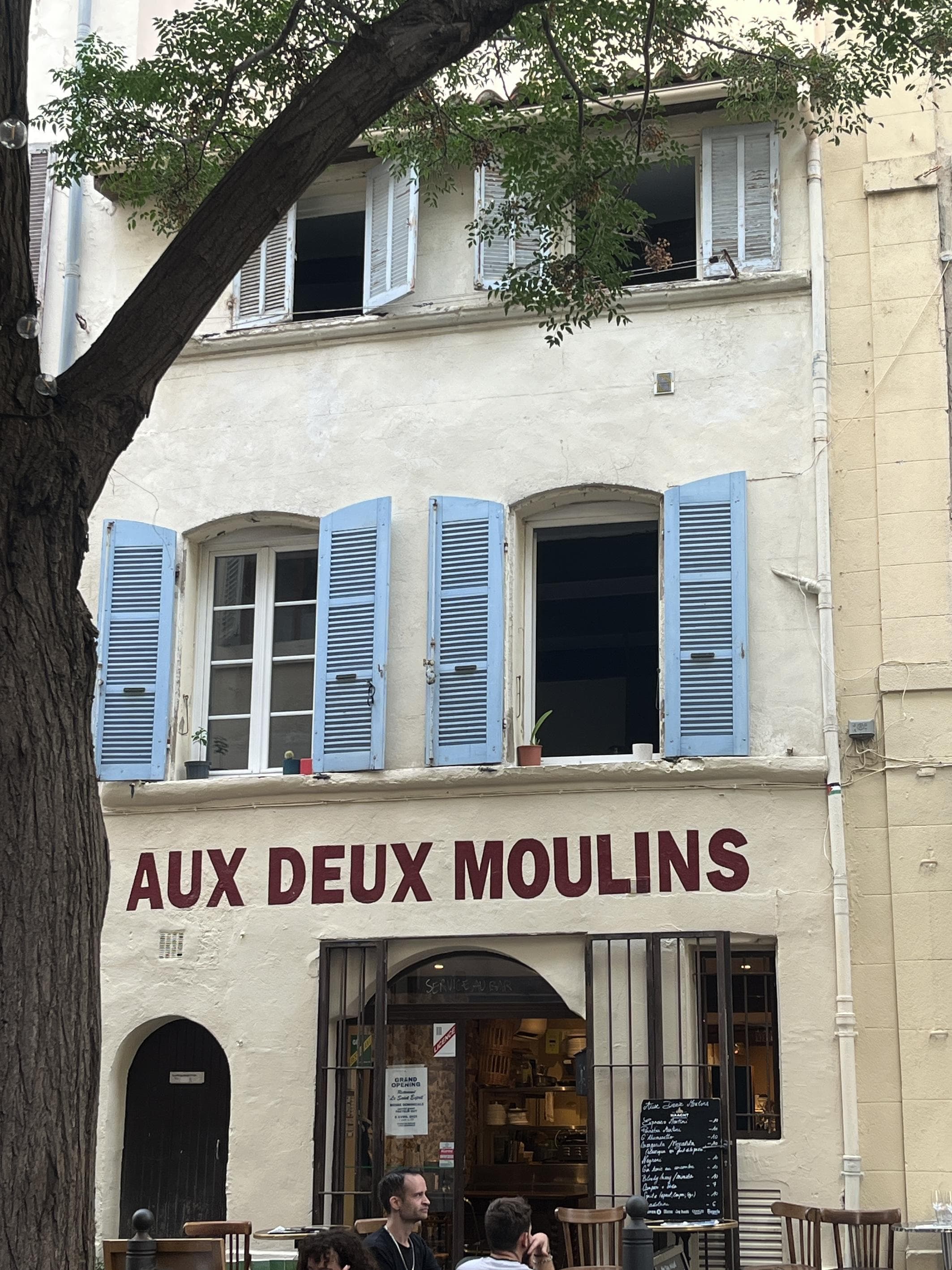Aux Deux Moulins restaurant in Marseille. © Camille Yolaine