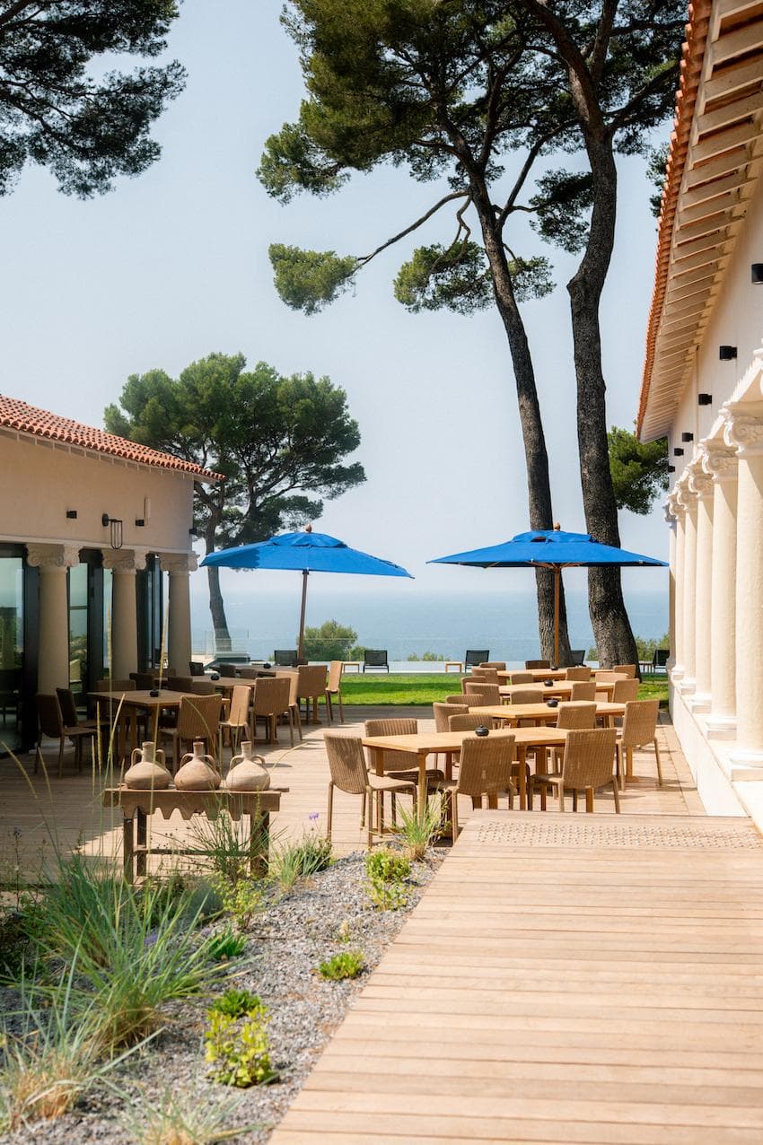 One of the many terraces on La Corniche. © Claire Penot