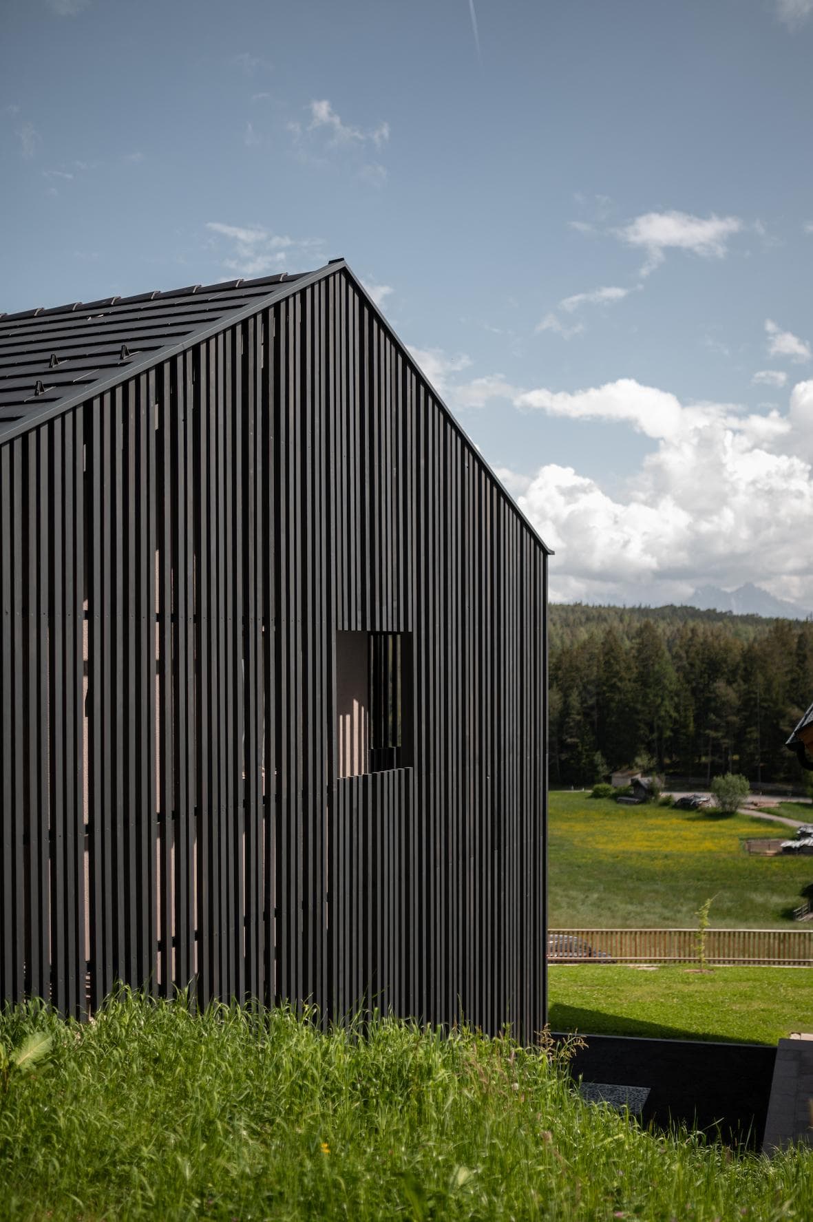 The contemporary wooden barn that was added to the original farmhouse. © Patrick Schwienbacher