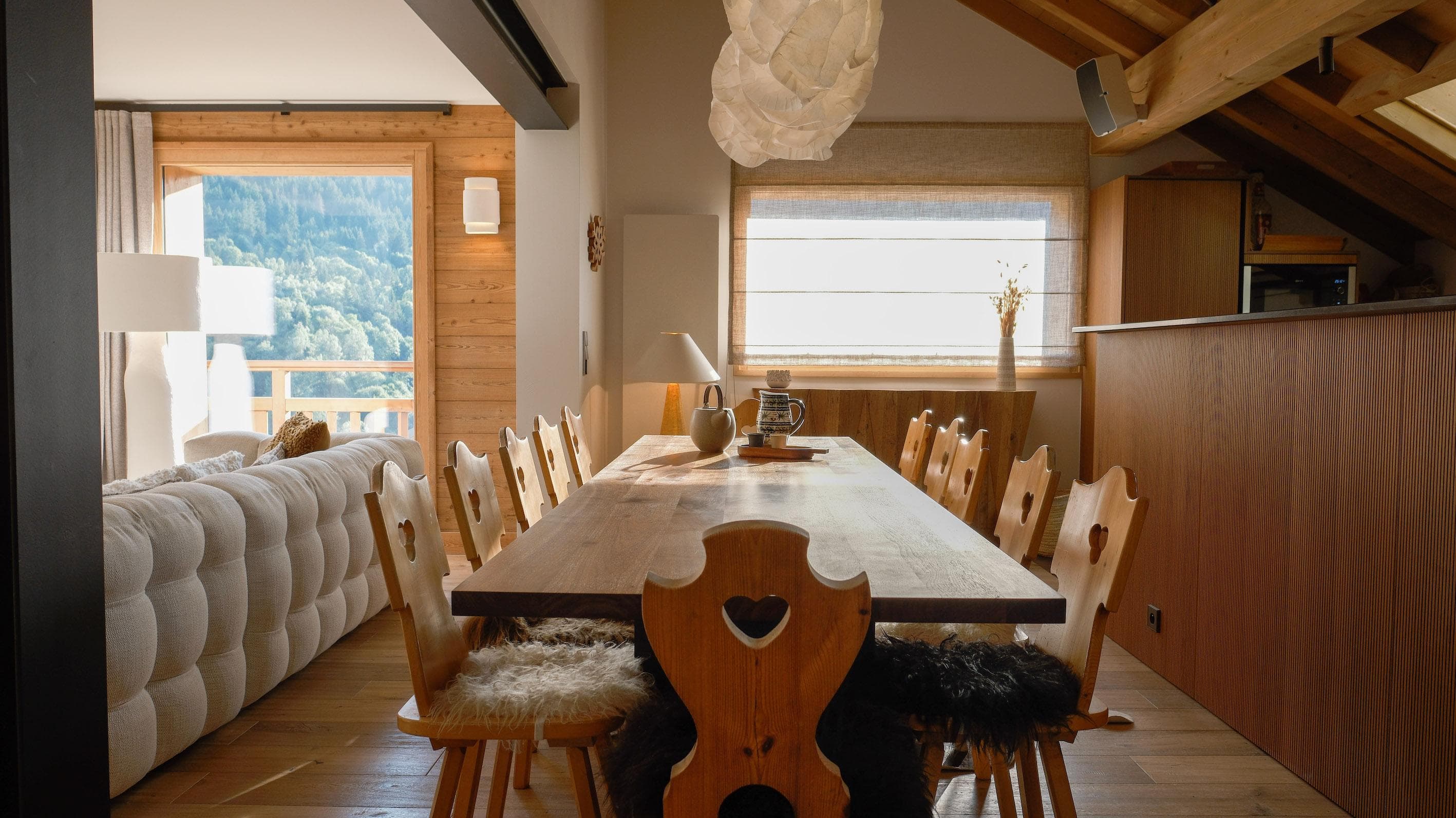 The dining room at Chalet Étoile des Neiges—a place to gather for brainstorming sessions or simply to enjoy a meal.