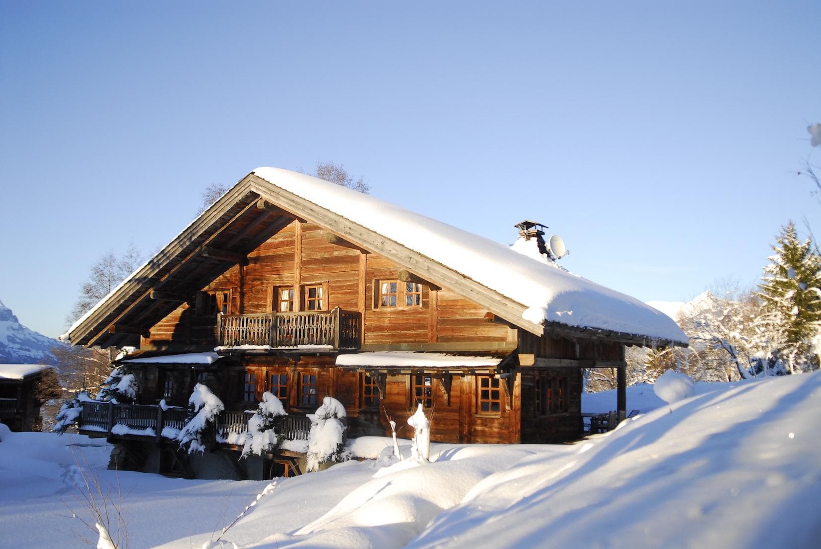 Chalet Châtel in Megève, blanketed in snow.