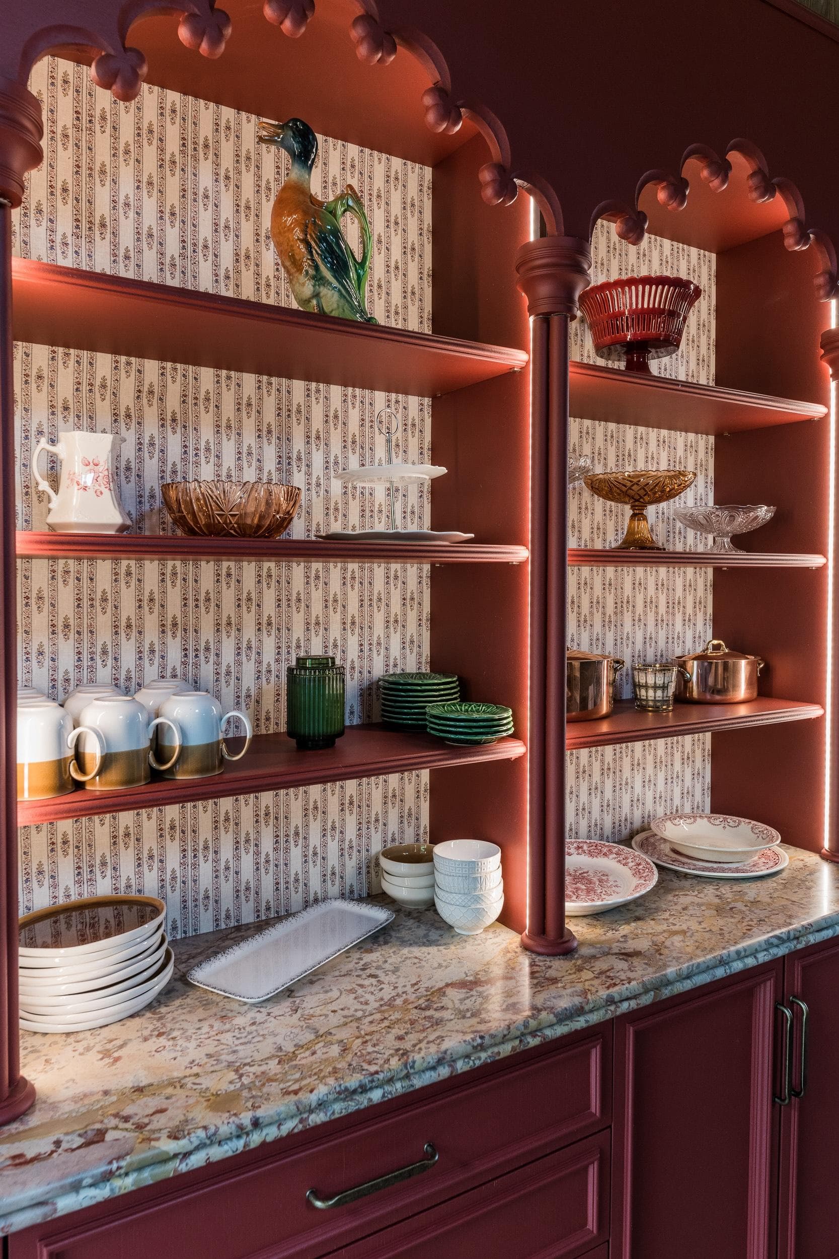 Dans la salle à manger, on admire le vaisselier. © David Machet