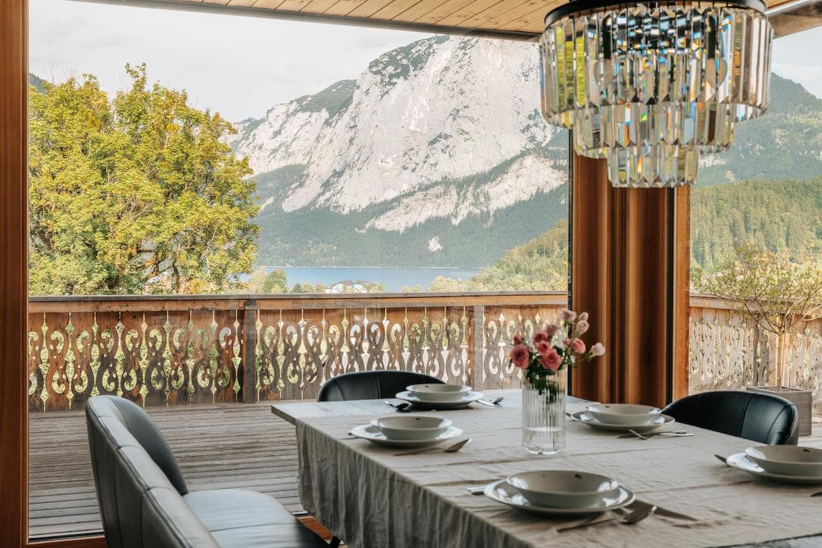 Déjeuner avec les sommets en toile de fond. © Karl-Steinegger