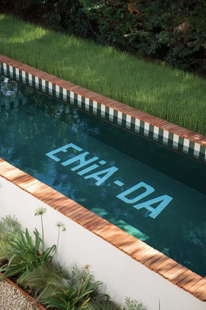 La journée débute par des longueurs dans la piscine.