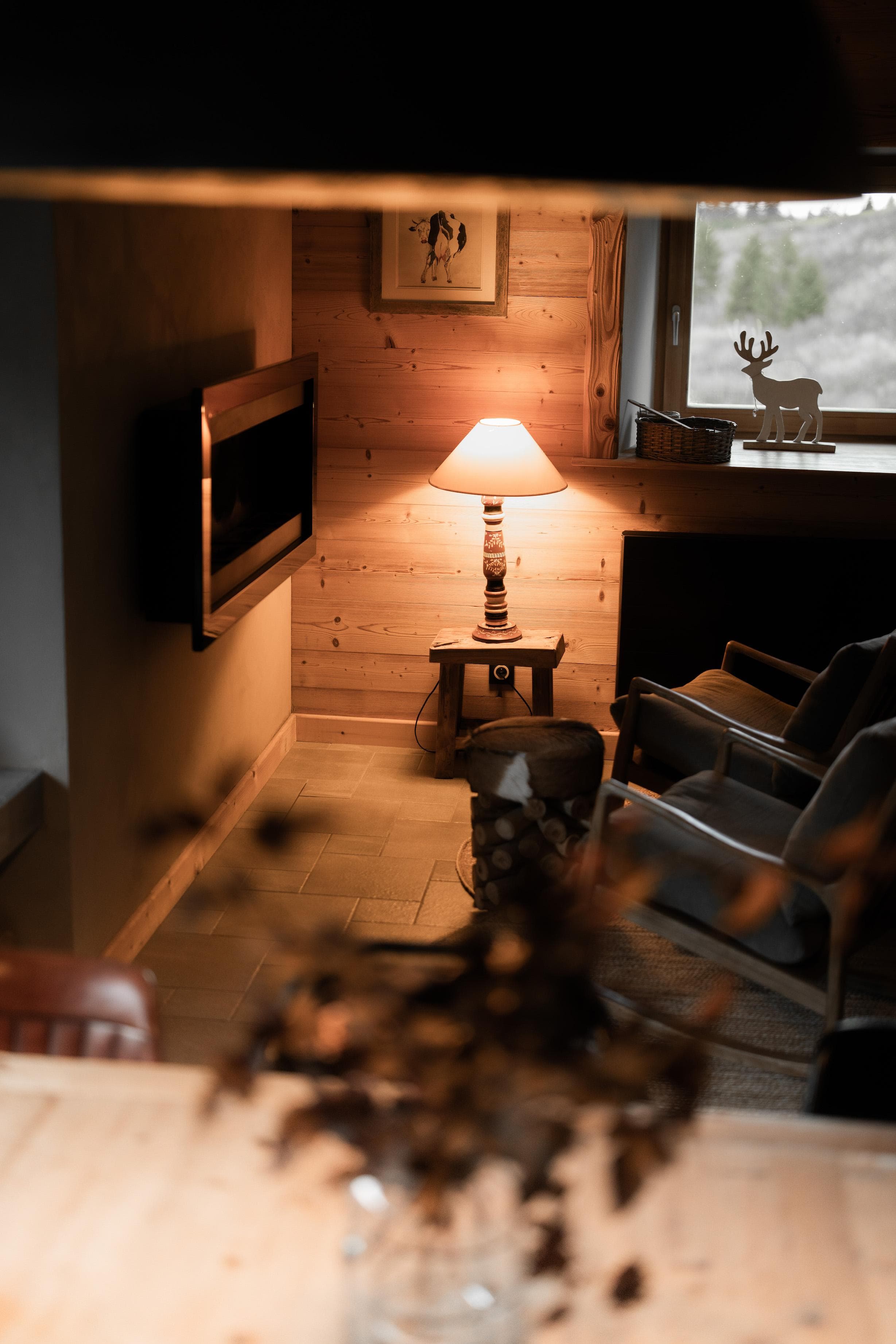 In the evening, we gather around the stove. © Marika Godin