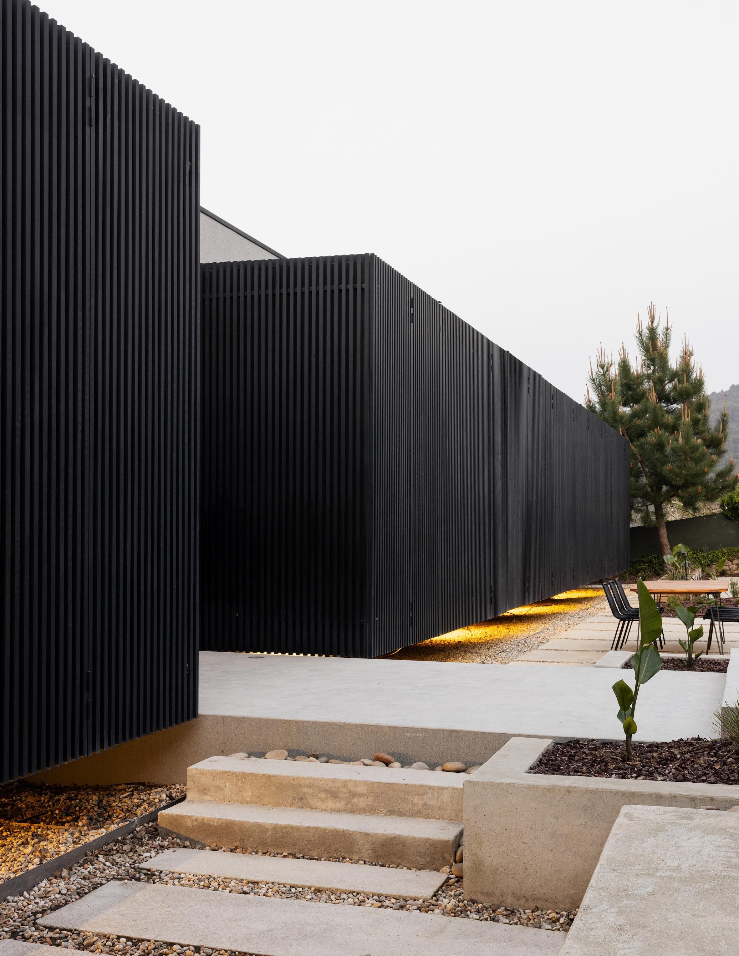 The façade design of Casal no Campo. © Alexander Bogorodskiy