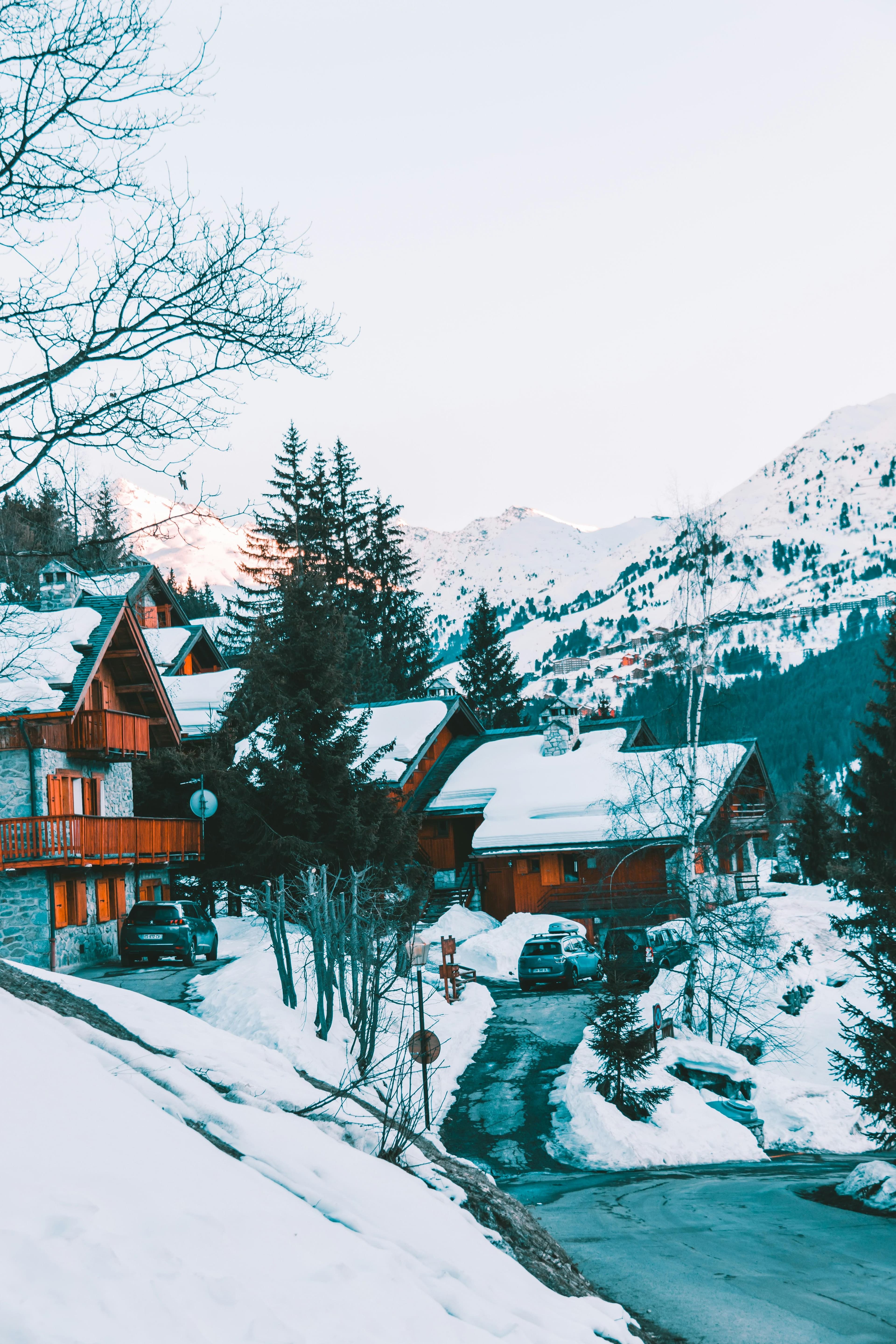 Méribel under the morning powder, as the mountains wake gently. © Adrien