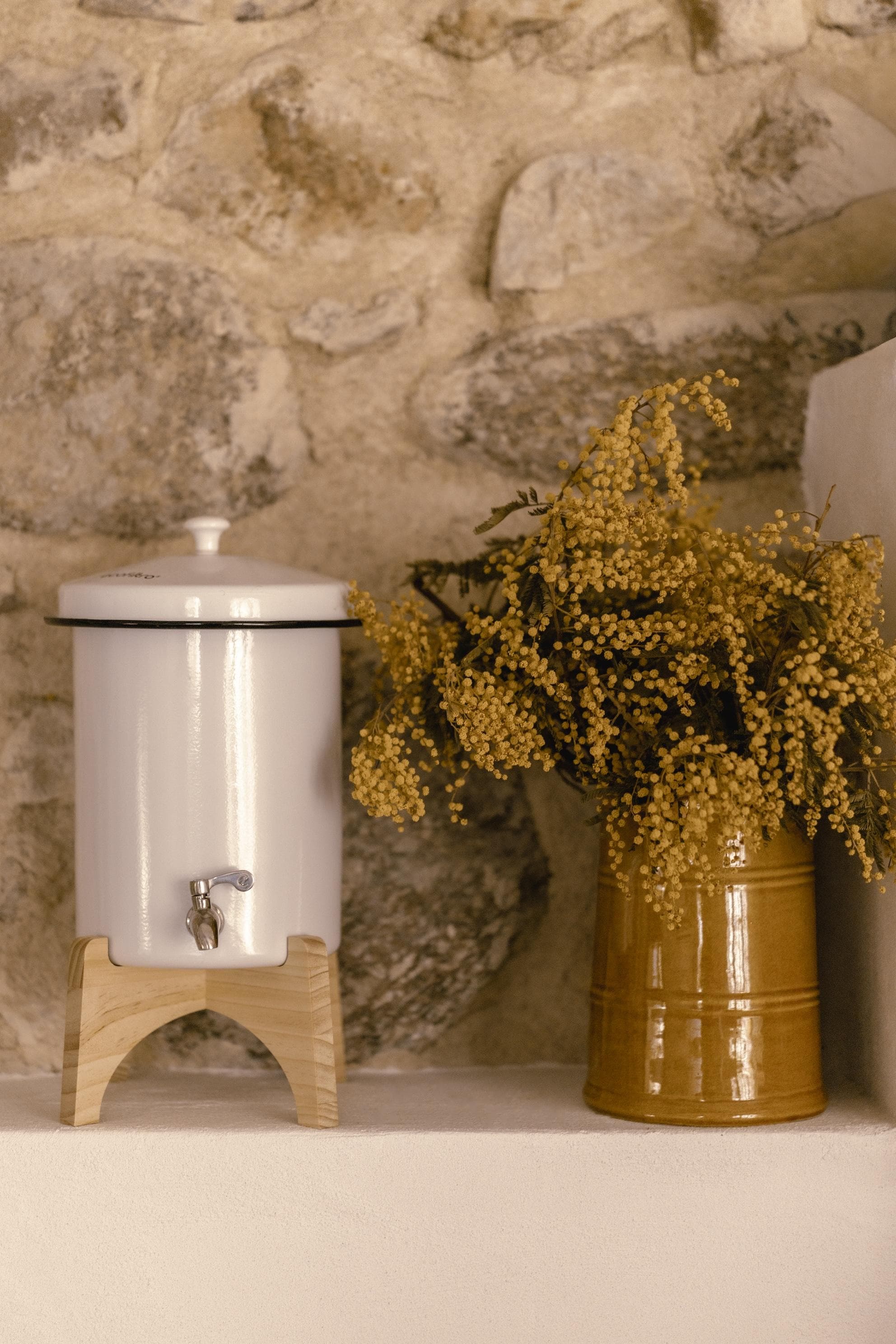 In the summer, mimosa reigns supreme here. © Vé Studio