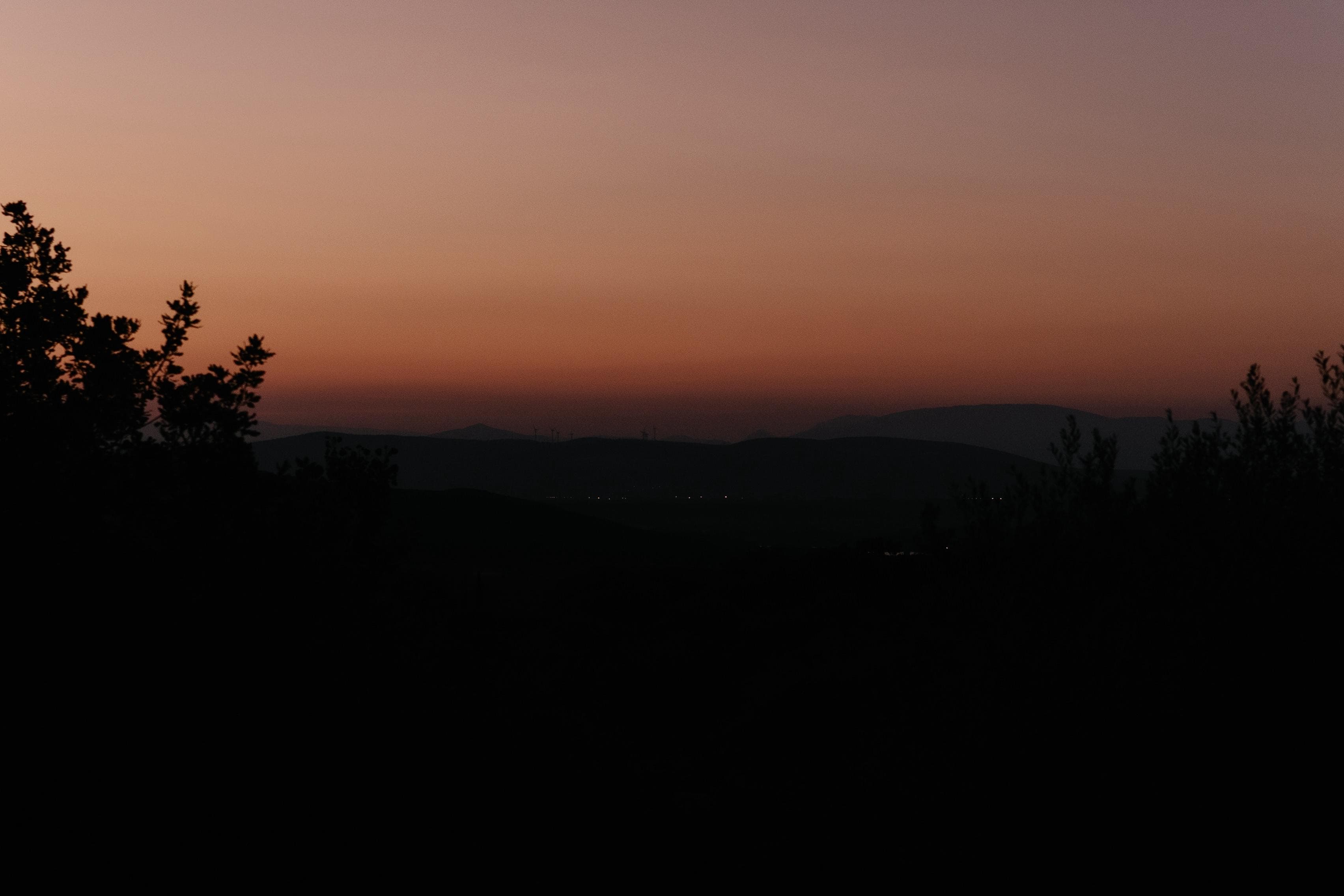 Le genre de coucher de soleil à admirer en Ardèche. © Eva-Maria Fabian