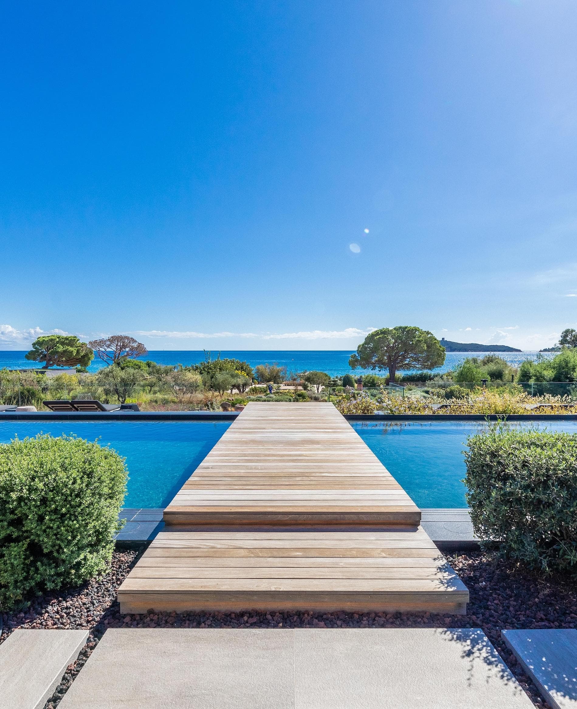 Au bout du jardin, la mer.